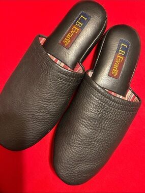 L.B. Evans Black Pebble Leather Slide Slippers